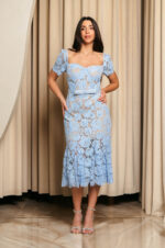 Φόρεμα midi κιπούρ από δαντέλα με floral μοτίβο baby blue