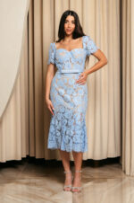 Φόρεμα midi κιπούρ από δαντέλα με floral μοτίβο baby blue