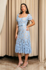 Φόρεμα midi κιπούρ από δαντέλα με floral μοτίβο baby blue