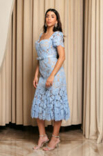 Φόρεμα midi κιπούρ από δαντέλα με floral μοτίβο baby blue