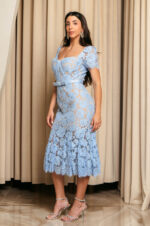 Φόρεμα midi κιπούρ από δαντέλα με floral μοτίβο baby blue