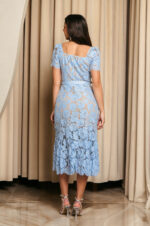 Φόρεμα midi κιπούρ από δαντέλα με floral μοτίβο baby blue