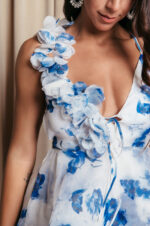 Φόρεμα mini floral print με βολάν και διακοσμητικά λουλούδια μπλε