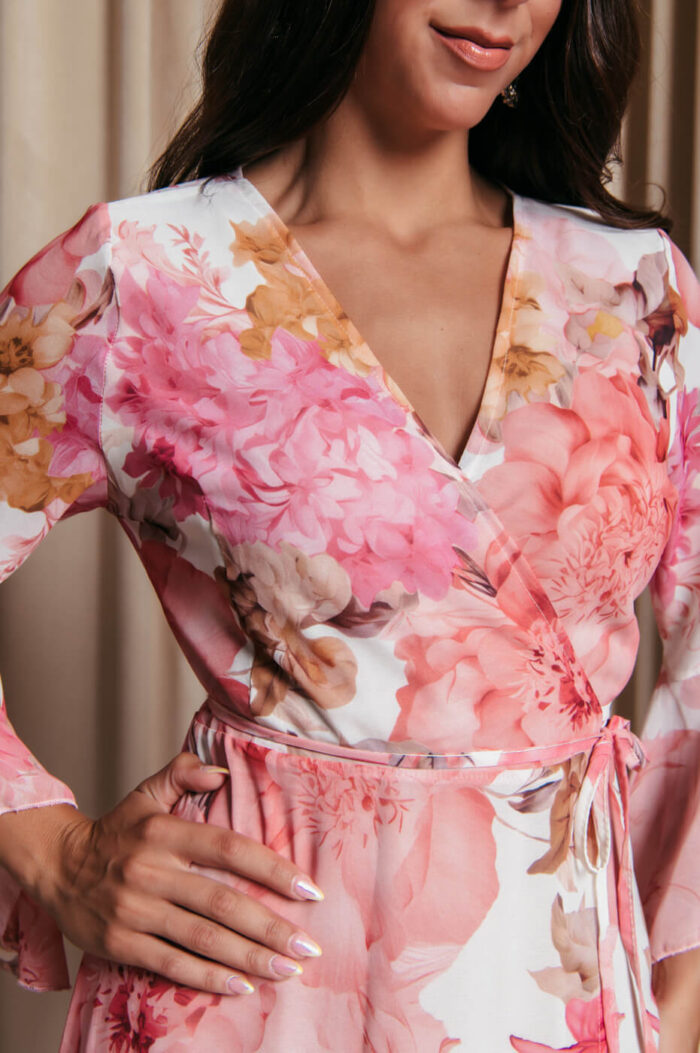 Φόρεμα maxi κιμονό κρουαζέ με ροζ floral print λευκό
