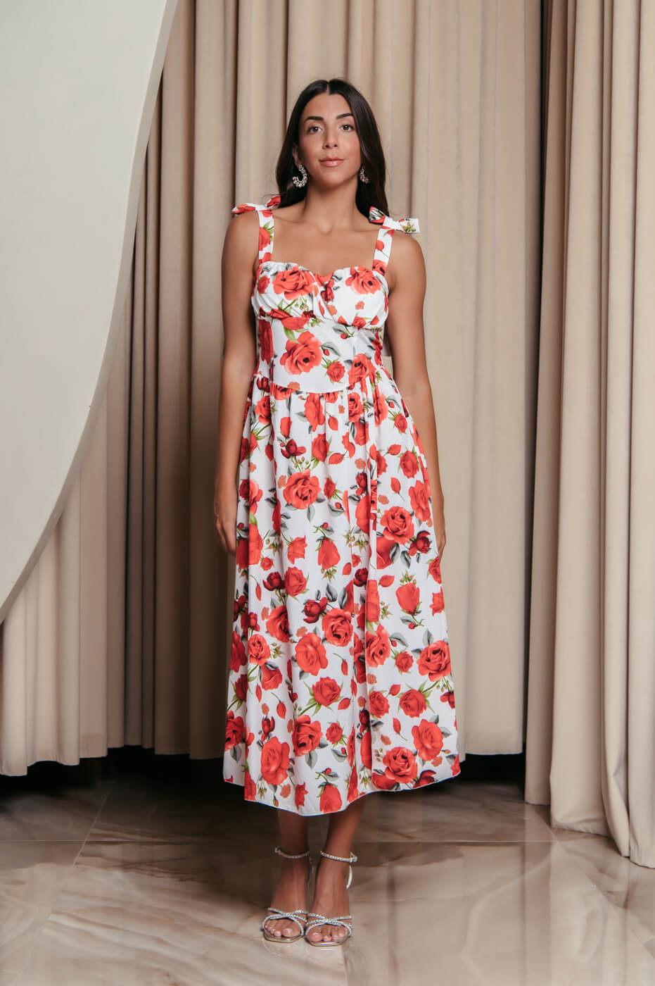 Φόρεμα midi με floral print και χοντρές τιράντες λευκό