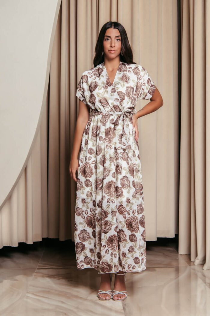 Φόρεμα maxi με καφέ floral print και ανάγλυφες λεπτομέρειες λευκό