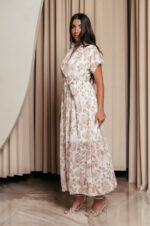 Φόρεμα maxi με ροζ floral print και ανάγλυφες λεπτομέρειες λευκό