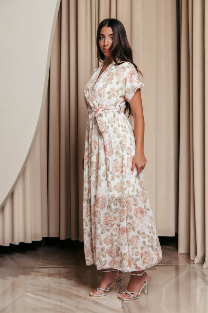 Φόρεμα maxi με ροζ floral print και ανάγλυφες λεπτομέρειες λευκό
