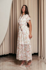 Φόρεμα maxi με ροζ floral print και ανάγλυφες λεπτομέρειες λευκό