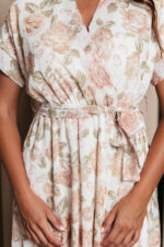 Φόρεμα maxi με ροζ floral print και ανάγλυφες λεπτομέρειες λευκό