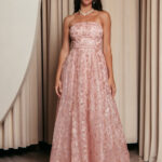 Φόρεμα maxi με τρισδιάστατο γκλίτερ και κεντημένα σχέδια ροζ