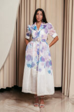 Φόρεμα maxi με floral print τρουκς και δαντελένιες λεπτομέρειες εκρού