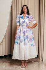 Φόρεμα maxi με floral print τρουκς και δαντελένιες λεπτομέρειες εκρού