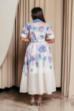 Φόρεμα maxi με floral print τρουκς και δαντελένιες λεπτομέρειες εκρού