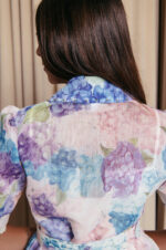 Φόρεμα maxi με floral print τρουκς και δαντελένιες λεπτομέρειες εκρού
