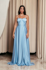 Φόρεμα maxi σατέν στράπλες με σκίσιμο baby blue