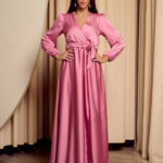 Φόρεμα maxi σατέν με V ντεκολτέ σάπιο μήλο