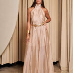 Ολόσωμη φόρμα φαρδιά με ανοιχτή πλάτη μπεζ