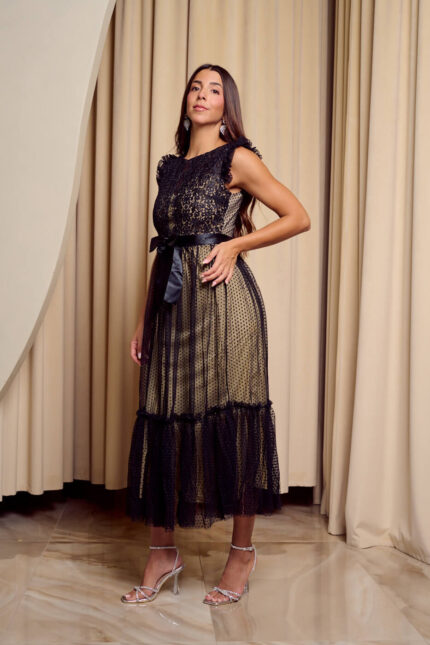 Φόρεμα midi με δαντέλα τούλι και ραμμένη ζώνη μαύρο