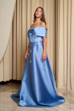 Φόρεμα maxi off shoulder με διακοσμητικές πέτρες dusty blue - Image 4