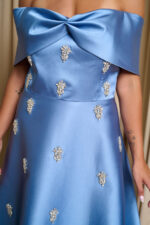 Φόρεμα maxi off shoulder με διακοσμητικές πέτρες dusty blue - Image 8