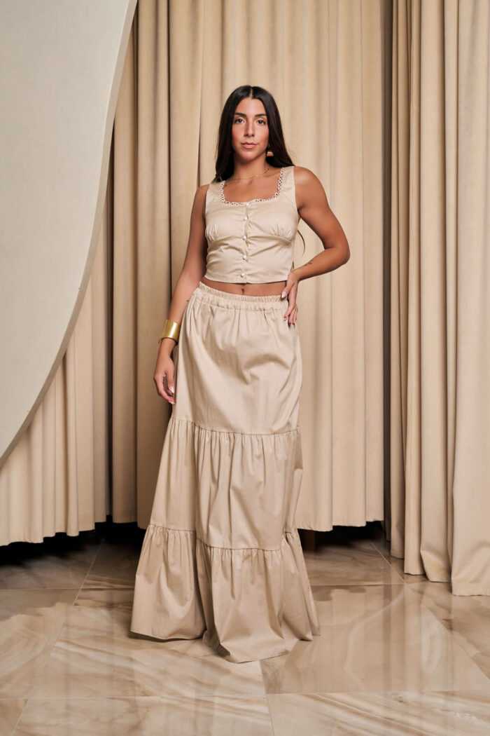 Σετ crop top με κεντημένες λεπτομέρειες - φούστα με επίπεδα μπεζ