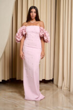 Φόρεμα maxi off shoulder με διακοσμητικές πέρλες baby pink