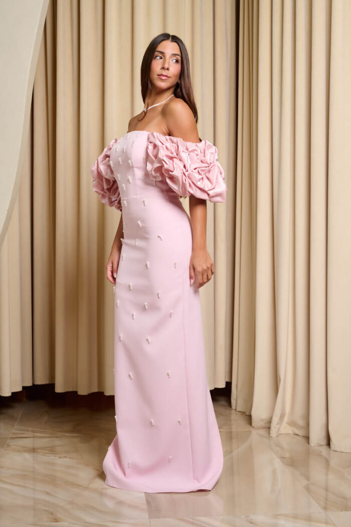 Φόρεμα maxi off shoulder με διακοσμητικές πέρλες baby pink