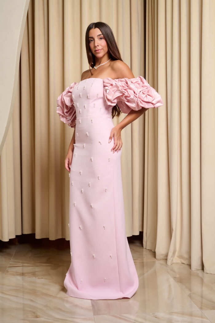 Φόρεμα maxi off shoulder με διακοσμητικές πέρλες baby pink