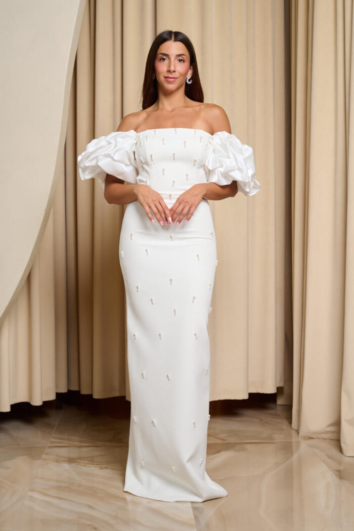 Φόρεμα maxi off shoulder με διακοσμητικές πέρλες λευκό