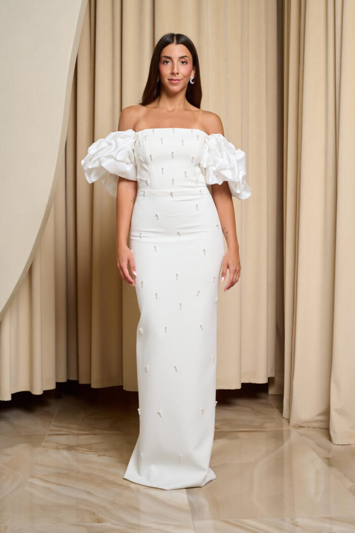 Φόρεμα maxi off shoulder με διακοσμητικές πέρλες λευκό
