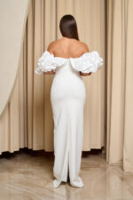 Φόρεμα maxi off shoulder με διακοσμητικές πέρλες λευκό