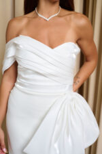 Φόρεμα maxi one shoulder με σατέν πιέτες και φιόγκο λευκό