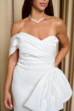 Φόρεμα maxi one shoulder με σατέν πιέτες και φιόγκο λευκό