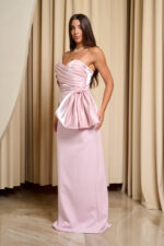 Φόρεμα maxi one shoulder με σατέν πιέτες και φιόγκο baby pink