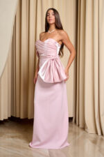 Φόρεμα maxi one shoulder με σατέν πιέτες και φιόγκο baby pink