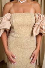 Φόρεμα maxi off shoulder με στρας και balloon μανίκια μπεζ-χρυσό - Image 11