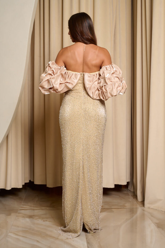 Φόρεμα maxi off shoulder με στρας και balloon μανίκια μπεζ-χρυσό - Image 7