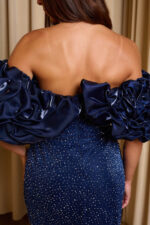 Φόρεμα maxi off shoulder με στρας και balloon μανίκια midnight blue - Image 8