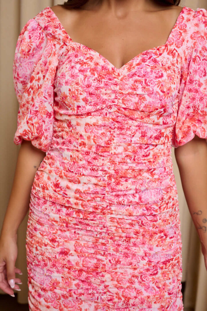 Φόρεμα mini floral print με σούρες ροζ