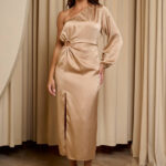 Φόρεμα midi σατέν one shoulder με κυκλική λεπτομέρεια από κρίκο μπεζ