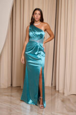 Φόρεμα maxi σατέν one shoulder με στρας στην μέση βεραμάν