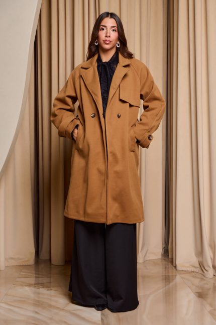 Παλτό με πέτο γιακά και τσέπες καφέ