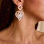 Σκουλαρίκια σε σχήμα καρδιάς με μικρά στρας χρυσά