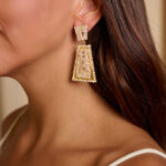 Σκουλαρίκια σε γεωμετρικό σχέδιο με στρας χρυσά