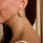 Σκουλαρίκια στρογγυλά καρφωτά με σαγρέ επιφάνεια χρυσά