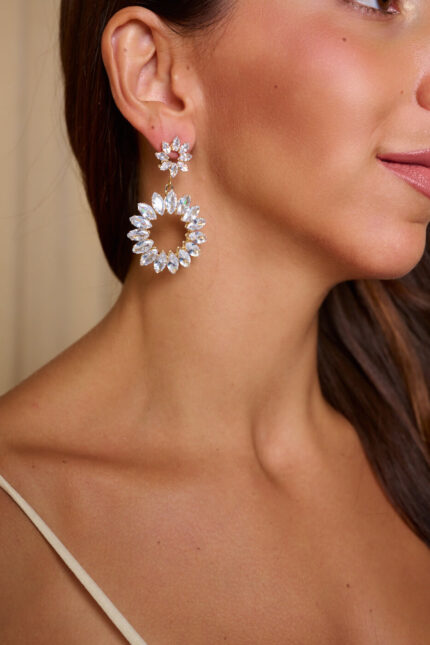 Σκουλαρίκια στρογγυλά με διαφανείς κρυστάλλινες πέτρες σε μορφή λουλουδιών χρυσά