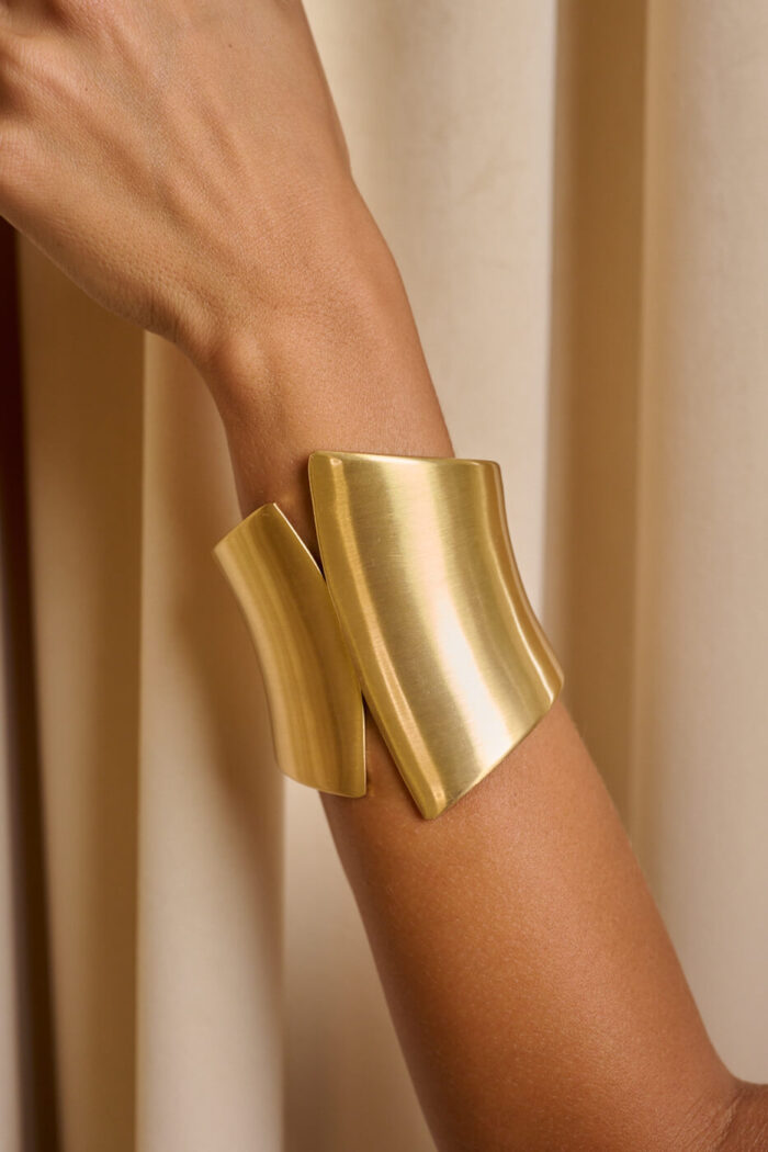 Βραχιόλι cuff με δύο φαρδιά, κυρτά στοιχεία χρυσό