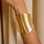 Βραχιόλι cuff με δύο φαρδιά, κυρτά στοιχεία χρυσό