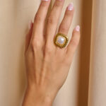 Δαχτυλίδι με τετράγωνη βάση και πέρλα χρυσό